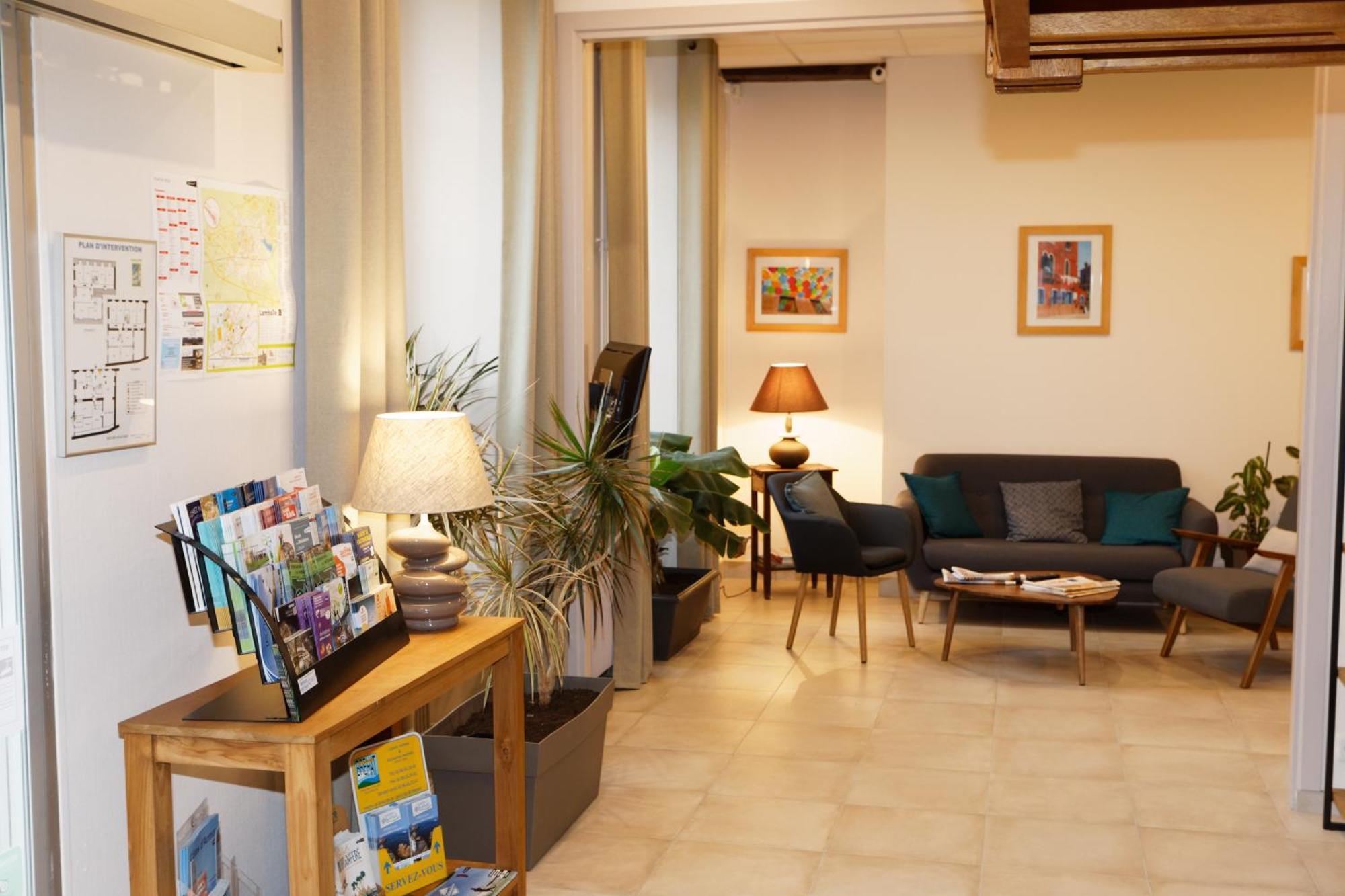 Contact Hotel - Hotel Le Lion D'Or Lamballe Esterno foto