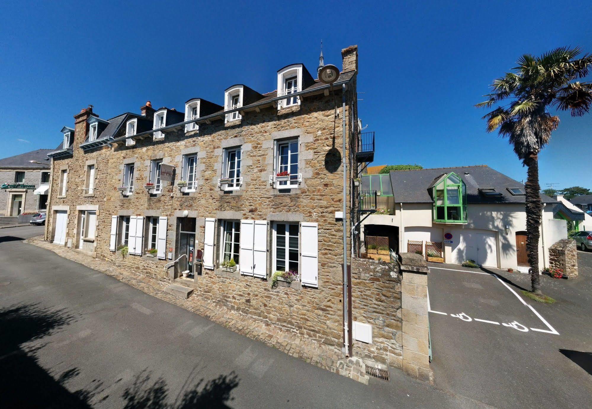 Contact Hotel - Hotel Le Lion D'Or Lamballe Esterno foto