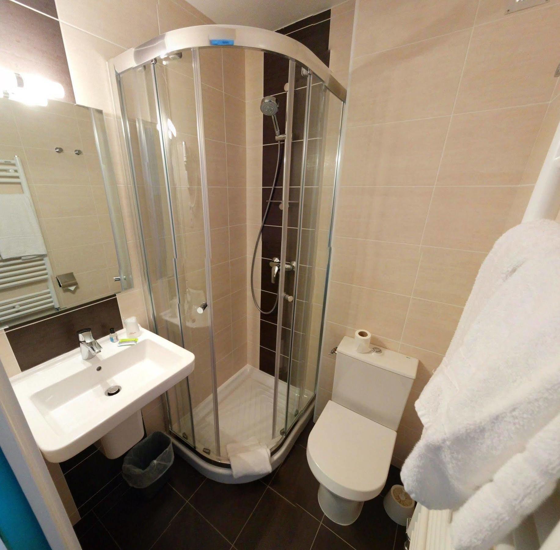 Contact Hotel - Hotel Le Lion D'Or Lamballe Esterno foto