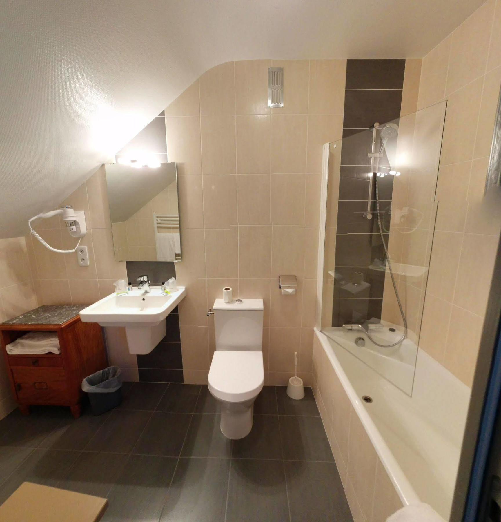 Contact Hotel - Hotel Le Lion D'Or Lamballe Esterno foto