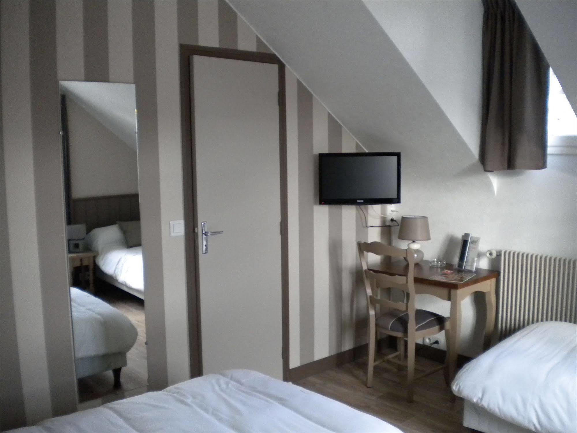 Contact Hotel - Hotel Le Lion D'Or Lamballe Esterno foto