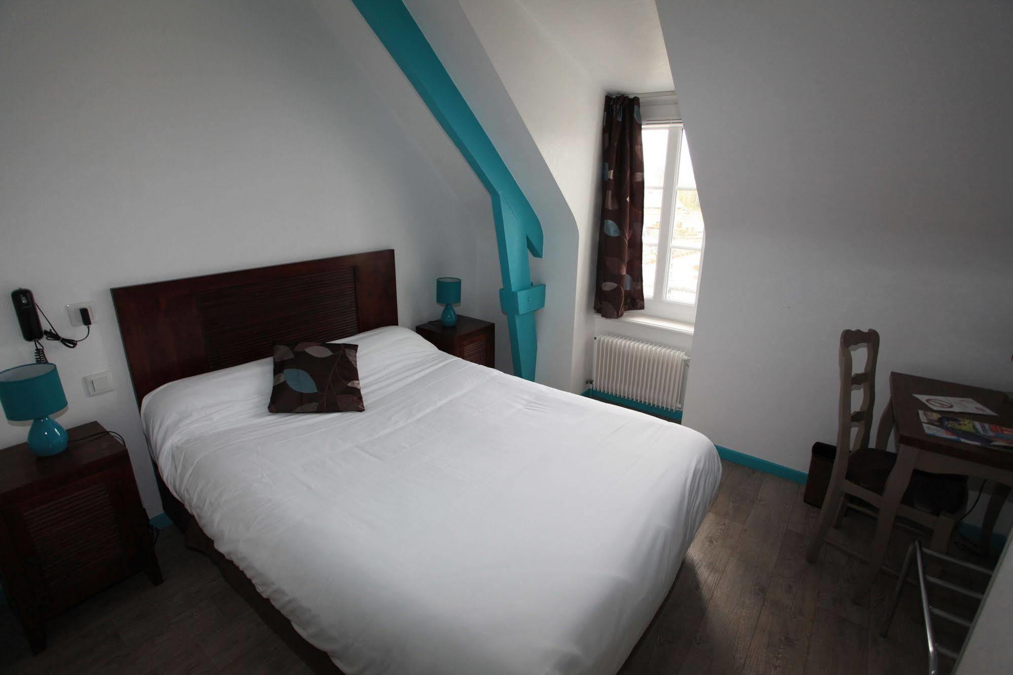Contact Hotel - Hotel Le Lion D'Or Lamballe Esterno foto