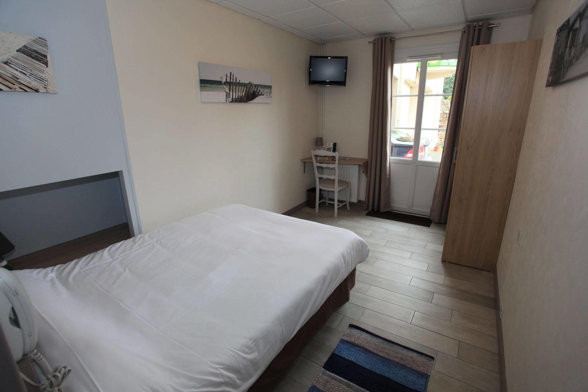 Contact Hotel - Hotel Le Lion D'Or Lamballe Esterno foto