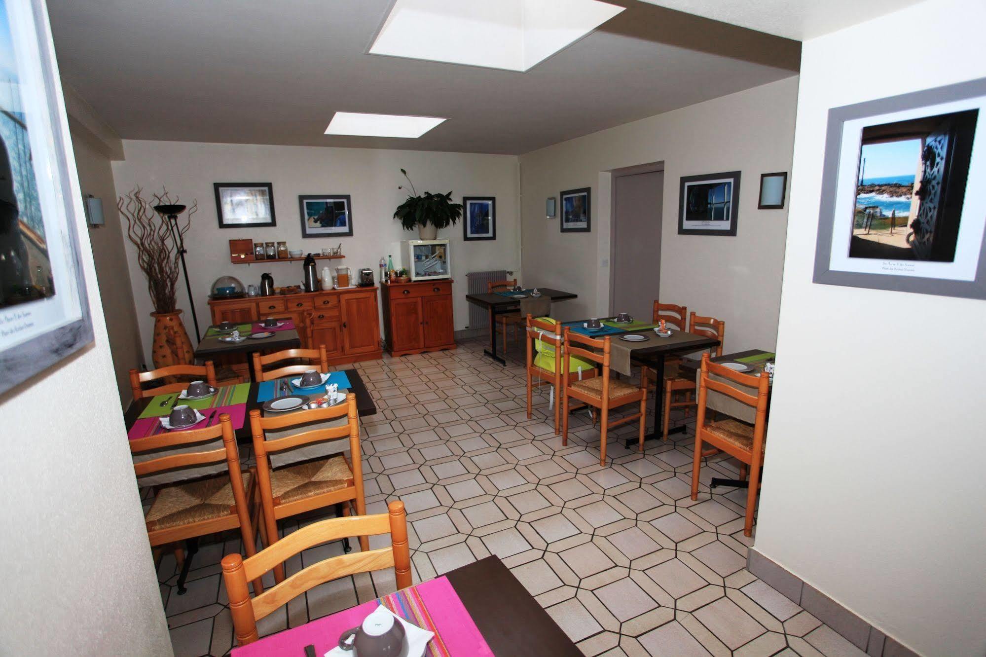 Contact Hotel - Hotel Le Lion D'Or Lamballe Esterno foto